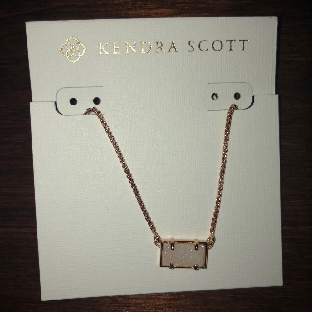 Kendra Scott necklace